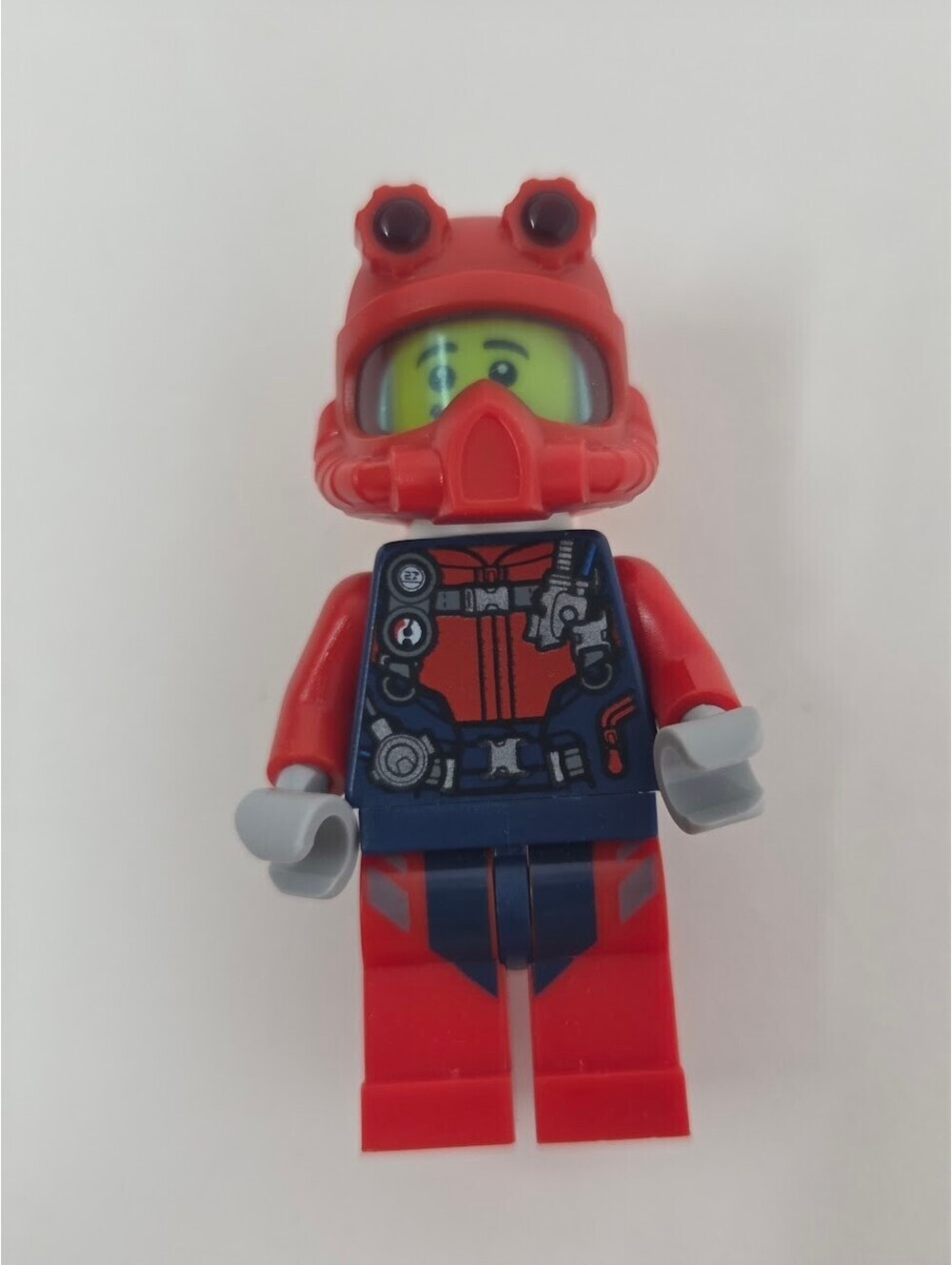 LEGO Minifigure Red Diver With Helmet and Air Tank Assembly